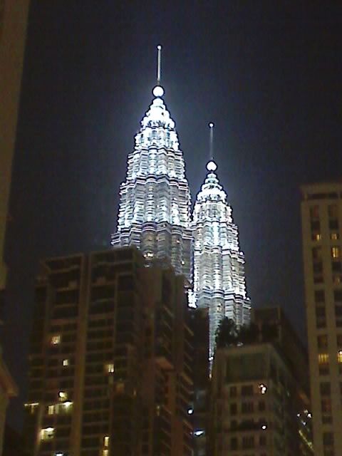 MALAYSIA - Petrona Towers by night