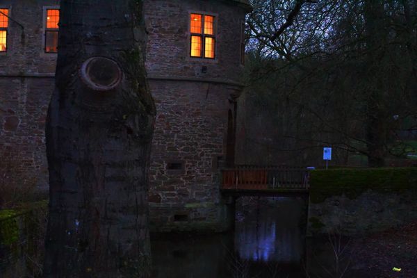 Seit 1968 werden im Torhaus Rombergpark Kunstwerke präsentiert