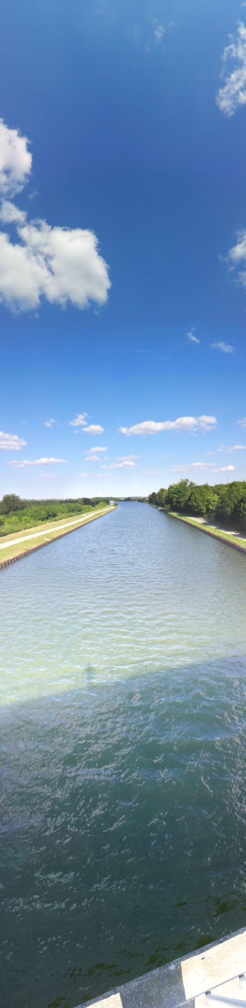 Panorama mal anders. Der Mittellandkanal Richtung Osten.